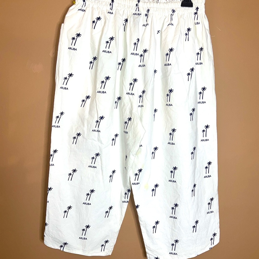 White Diamonds capris - Picture 5 of 7